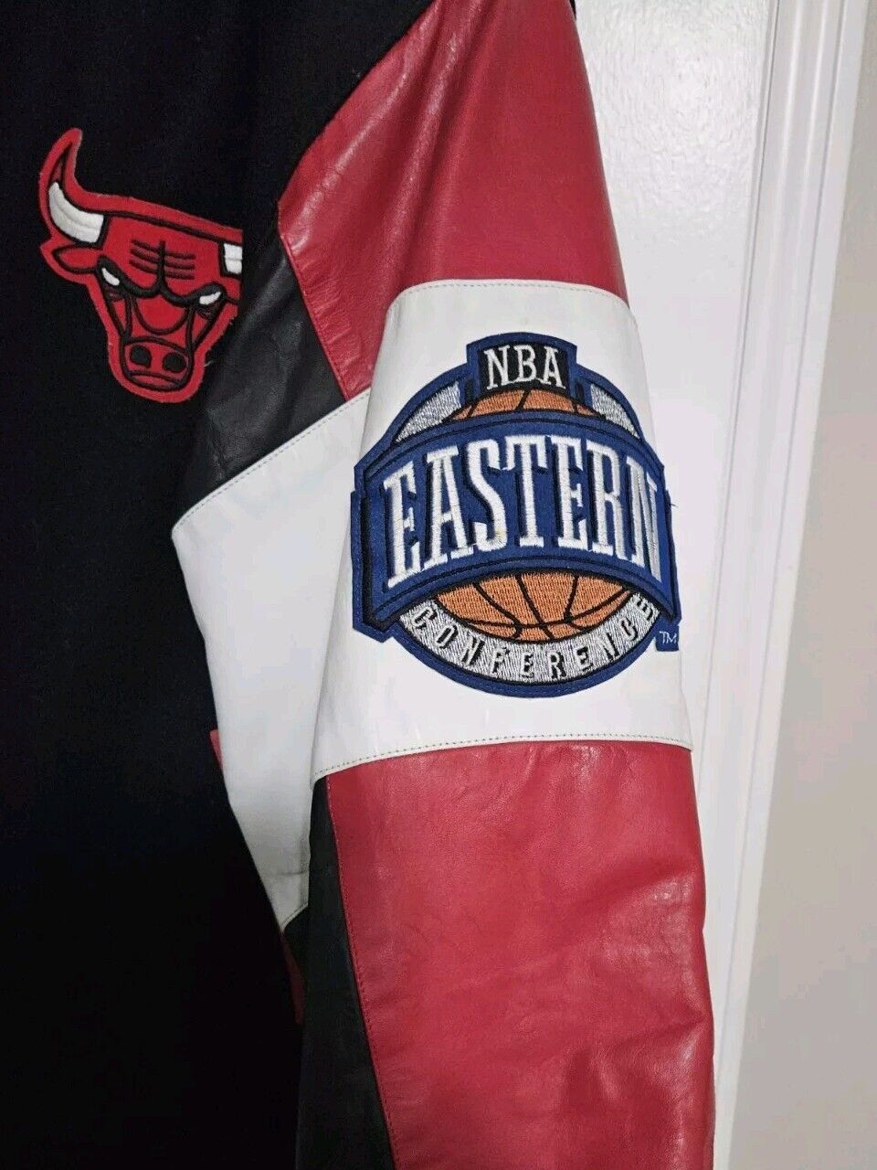 Vintage 1996 Jeff Hamilton NBA Chicago Bulls Eastern Conference Wool Leather Bomber Jacket